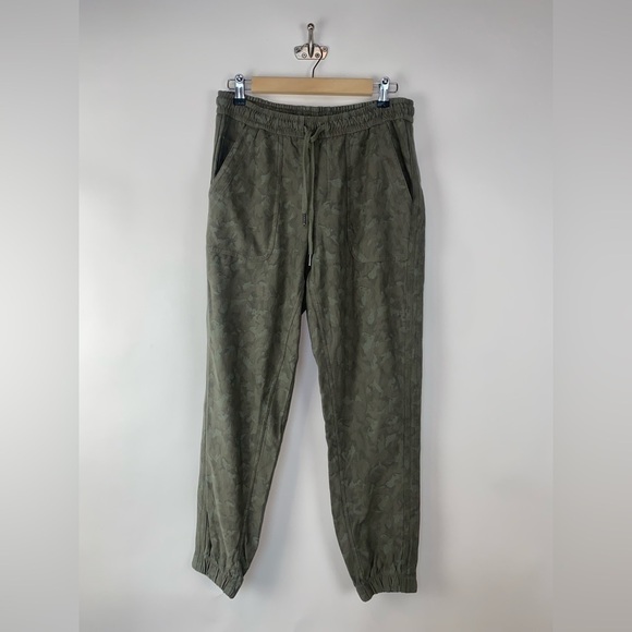 Athleta | Printed Farallon Camo Jogger Size 8 - Picture 2 of 12